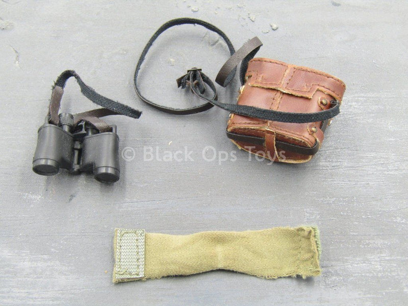 Load image into Gallery viewer, WWII - U.S. Army Airborne - Binoculars &amp; Case w/Strap

