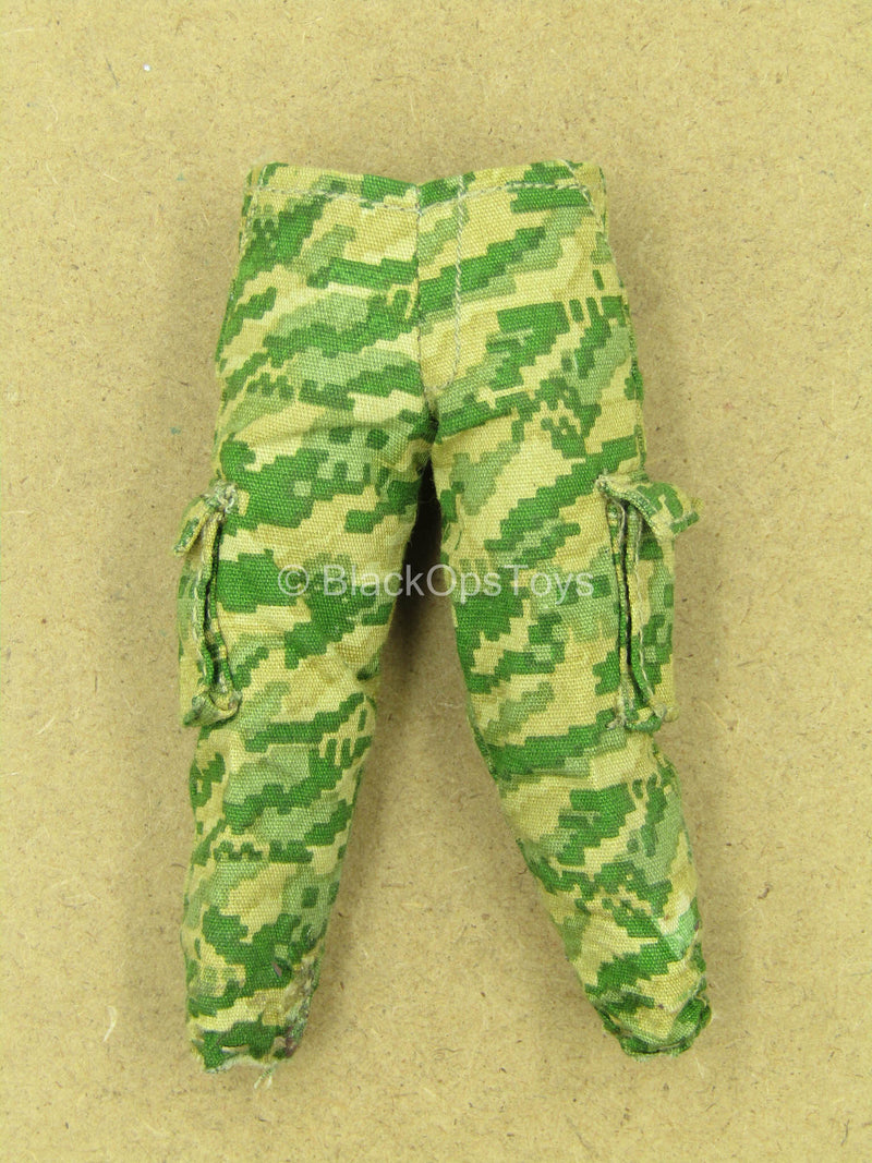 Load image into Gallery viewer, 1/12 - Hawk P-40 - Green Camo Pants
