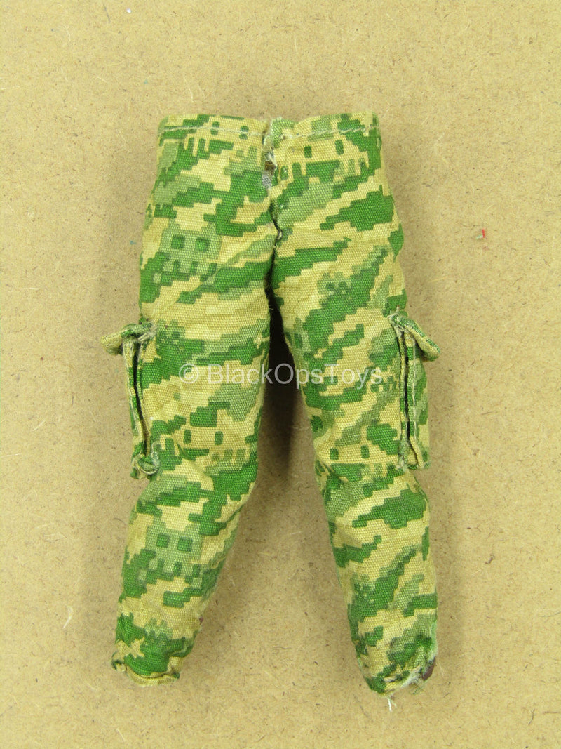 Load image into Gallery viewer, 1/12 - Hawk P-40 - Green Camo Pants
