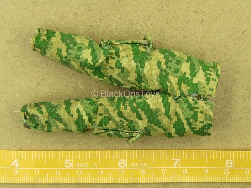 Load image into Gallery viewer, 1/12 - Hawk P-40 - Green Camo Pants
