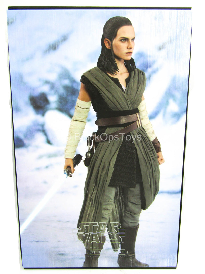Load image into Gallery viewer, Star Wars - Rey Jedi Training - MINT IN OPEN BOX
