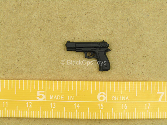 1/12 - Catwoman - 1911 Pistol