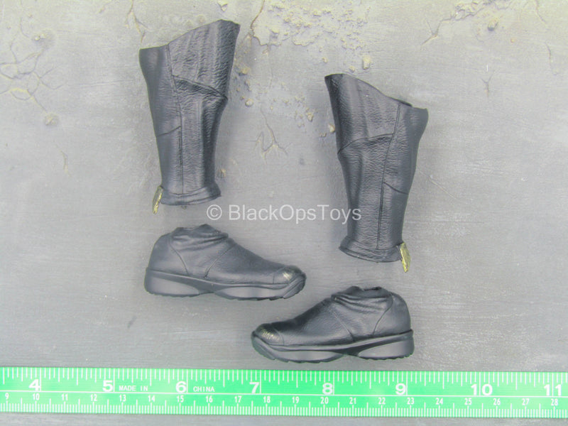 Load image into Gallery viewer, Justice League - Batman - Black Boots w/Shin Armor (Peg Type)
