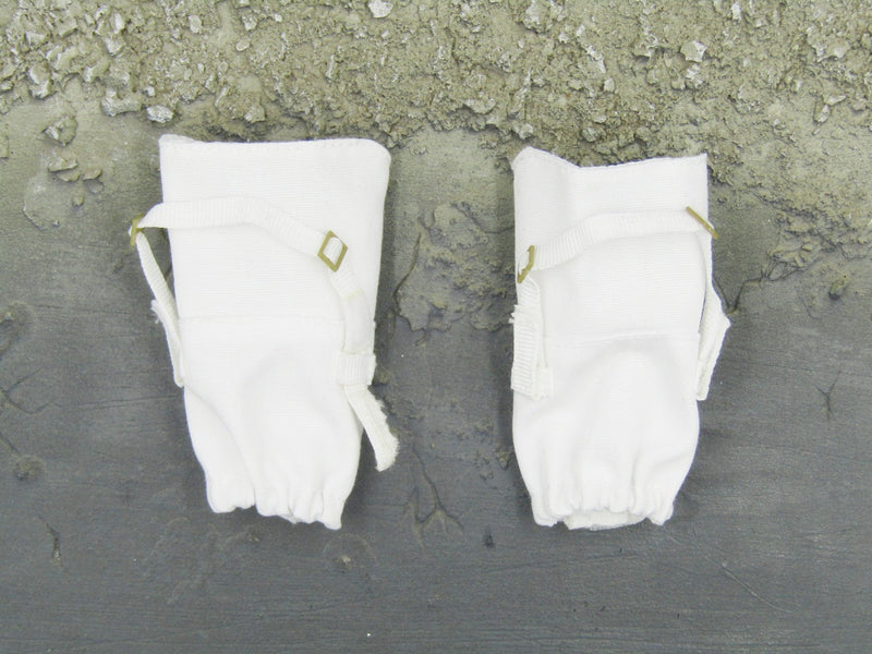 Load image into Gallery viewer, Snow Queen Shirley - White Pair of Snow Gaiters
