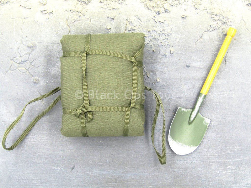 Load image into Gallery viewer, PLA Frontier Defense Troops - Shovel &amp; Blanket
