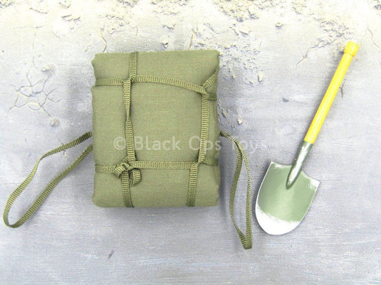 PLA Frontier Defense Troops - Shovel & Blanket