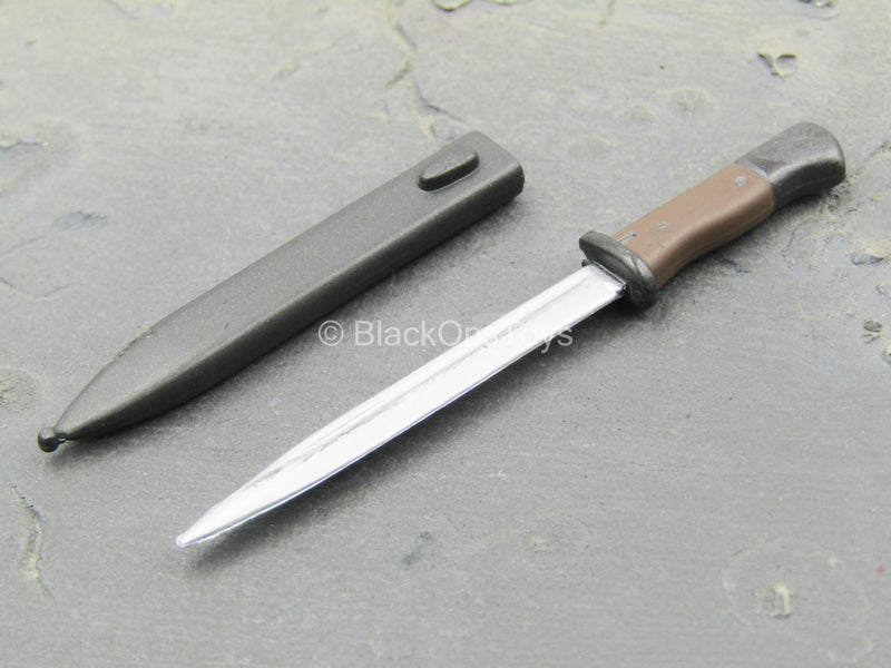 Load image into Gallery viewer, WWII Collections - Bayonet w/Sheath
