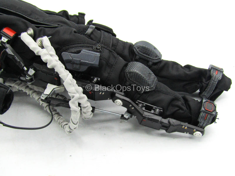 Load image into Gallery viewer, The Wandering Earth - Detailed Black Exo-Suit w/Helmet
