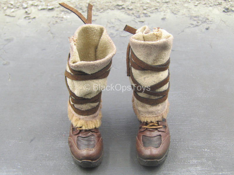 Load image into Gallery viewer, Apexplorers - Ice &amp; Laser - Brown Boots w/Tan Gaiters (Peg Type)

