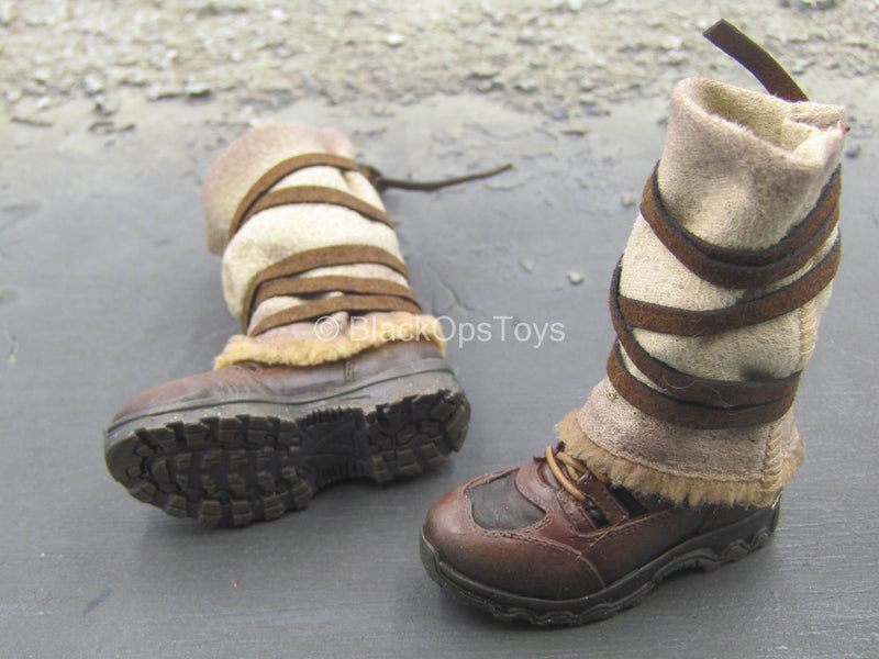 Load image into Gallery viewer, Apexplorers - Ice &amp; Laser - Brown Boots w/Tan Gaiters (Peg Type)
