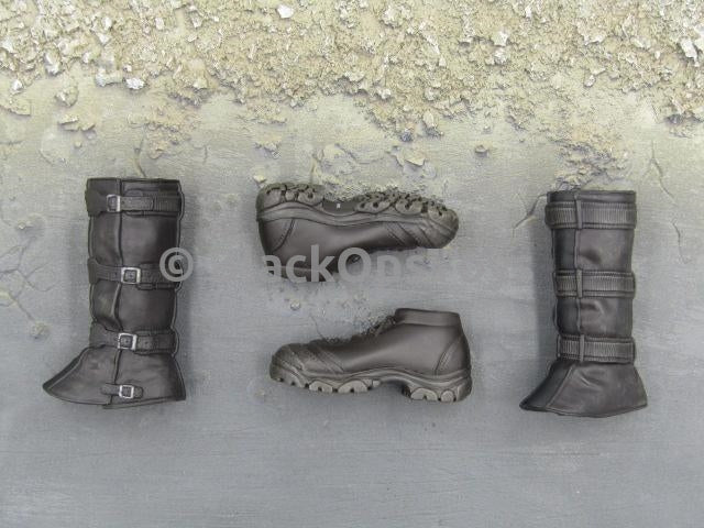 Load image into Gallery viewer, Hot Toys 1/6 Scale Civil War Captain America Black Sneakers &amp; Leg Guards Peg Type
