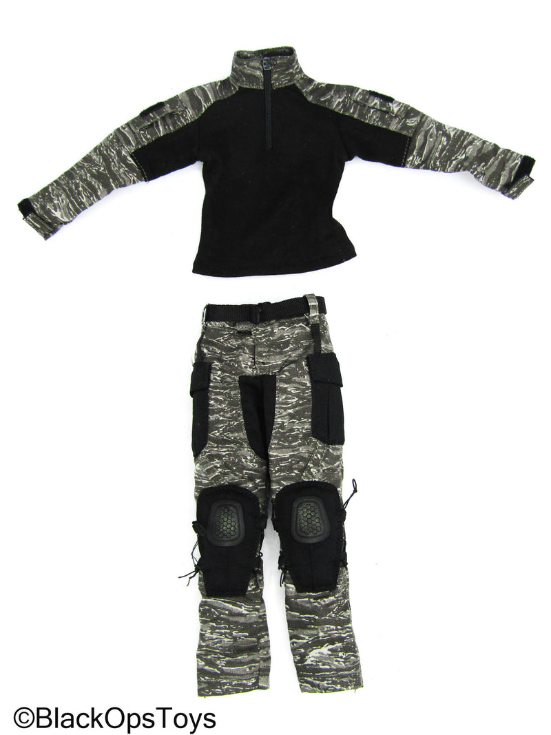Load image into Gallery viewer, Task Force 58 PO1 Brad - Urban Tiger Stripe Camo Combat Uniform Set
