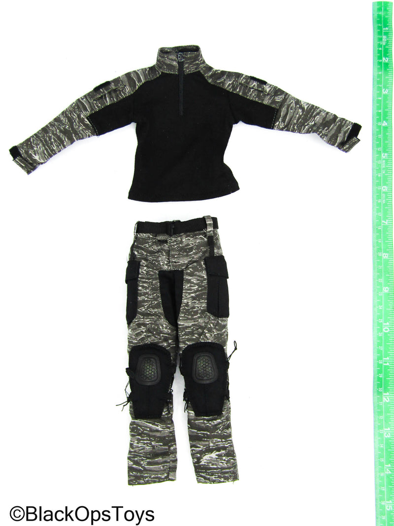 Load image into Gallery viewer, Task Force 58 PO1 Brad - Urban Tiger Stripe Camo Combat Uniform Set
