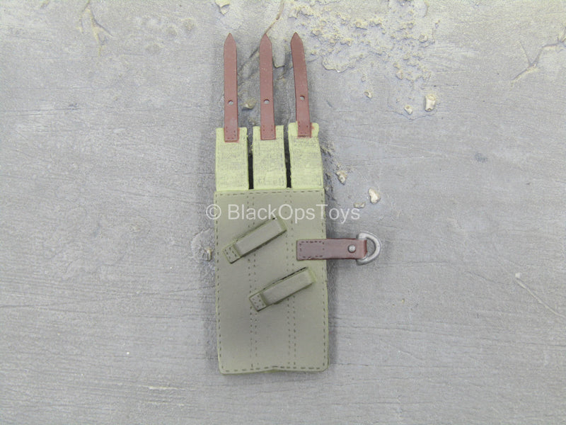 Load image into Gallery viewer, WWII - MP 40 Magazine Pouch (Opened)
