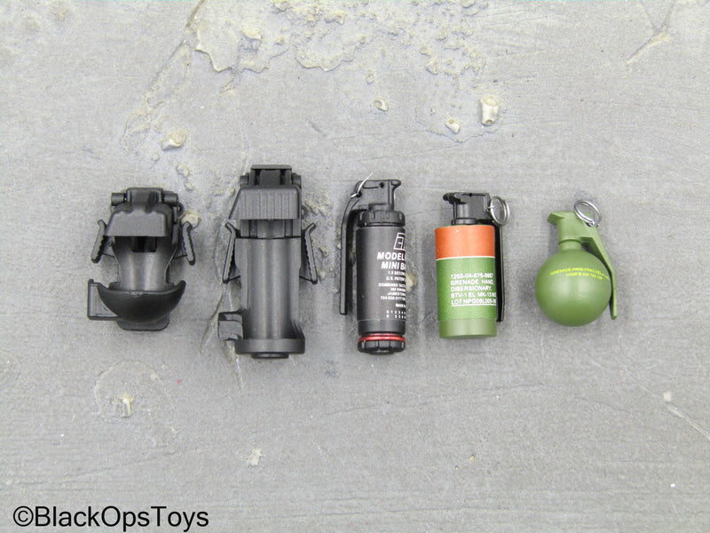 Load image into Gallery viewer, Task Force 58 PO1 Brad - Grenade Set w/Fast Release Holsters
