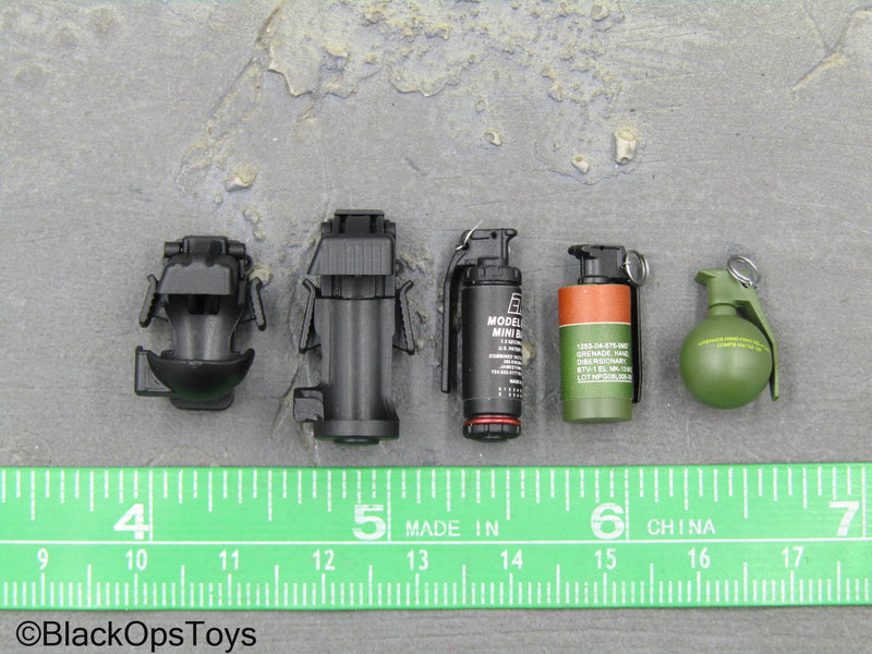 Load image into Gallery viewer, Task Force 58 PO1 Brad - Grenade Set w/Fast Release Holsters
