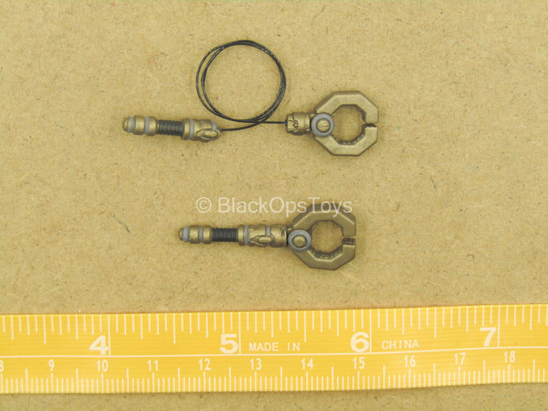 Load image into Gallery viewer, 1/12 - Doc Nocturnal - Iron Talon Grapple Claw
