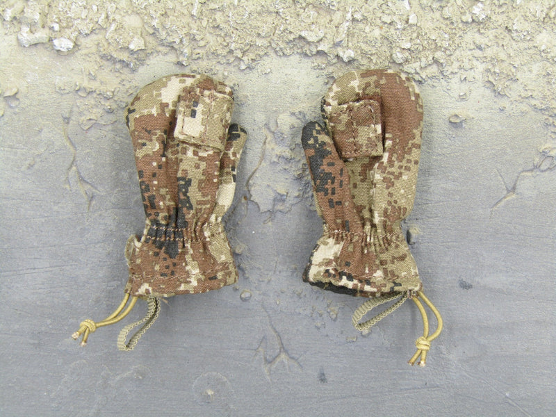 Load image into Gallery viewer, Chinese PLA - Border Guard - MARPAT Camo Mittens
