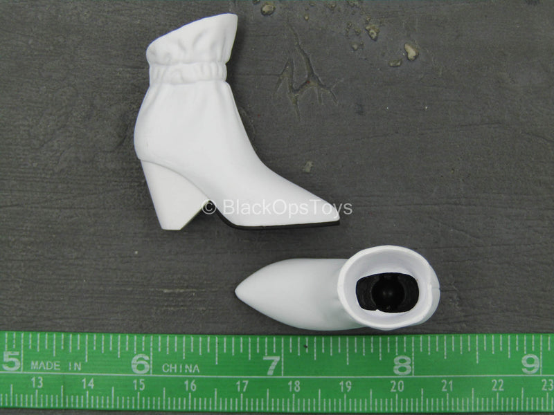 Load image into Gallery viewer, Birds Of Prey Harley Quinn - White Female High Heel Boots (Peg Type)
