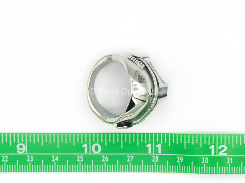 Load image into Gallery viewer, 1/1 Scale - The Mandalorian - Metal Ring w/Helmet Detail
