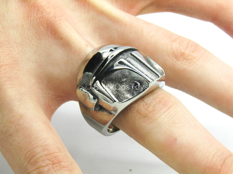 Load image into Gallery viewer, 1/1 Scale - The Mandalorian - Metal Ring w/Helmet Detail
