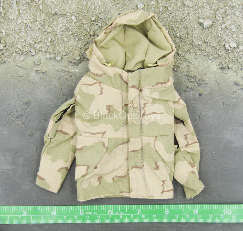 Load image into Gallery viewer, Female Soldier - Desert Camo Cold Weather Jacket
