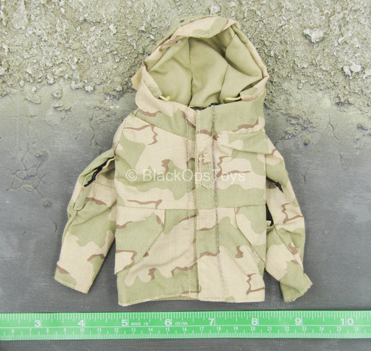 Female Soldier - Desert Camo Cold Weather Jacket