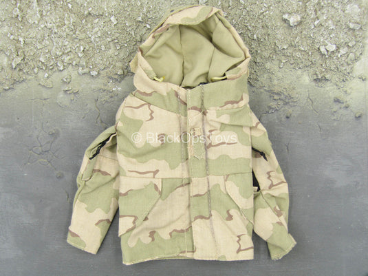 Female Soldier - Desert Camo Cold Weather Jacket