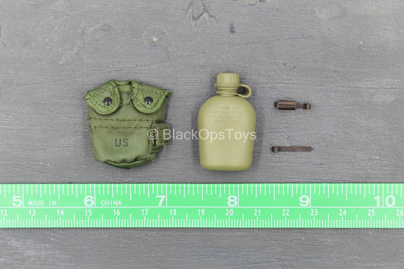 Load image into Gallery viewer, Kuwait 1991 - USMC - OD Green Canteen &amp; Pouch Set
