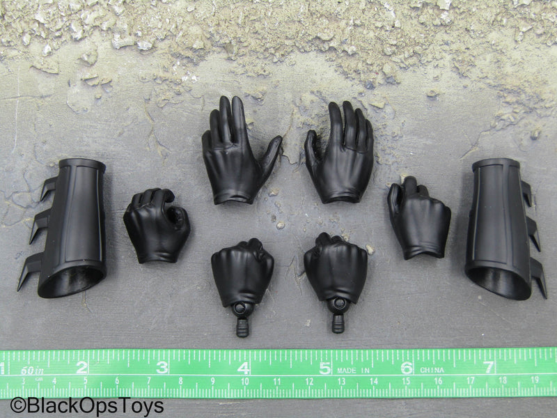 Load image into Gallery viewer, Batman Begins - Black Gloved Hand Set w/Gauntlets
