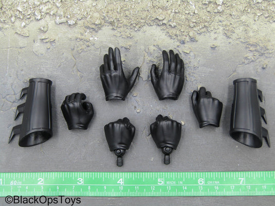 Batman Begins - Black Gloved Hand Set w/Gauntlets