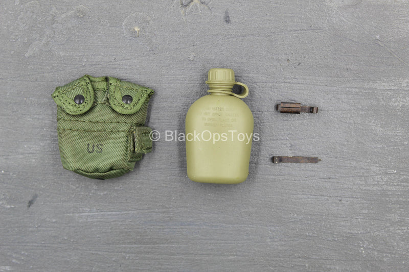 Load image into Gallery viewer, Kuwait 1991 - USMC - OD Green Canteen &amp; Pouch Set
