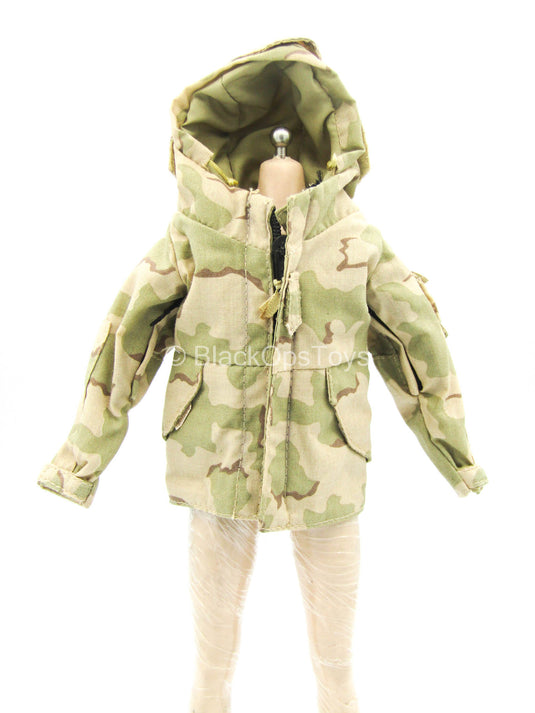 Female Soldier - Desert Camo Cold Weather Jacket