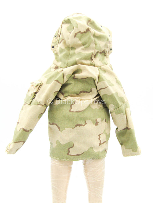 Female Soldier - Desert Camo Cold Weather Jacket