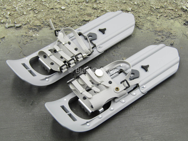 Load image into Gallery viewer, SMU Part XIII Recce Element - Snow Shoes
