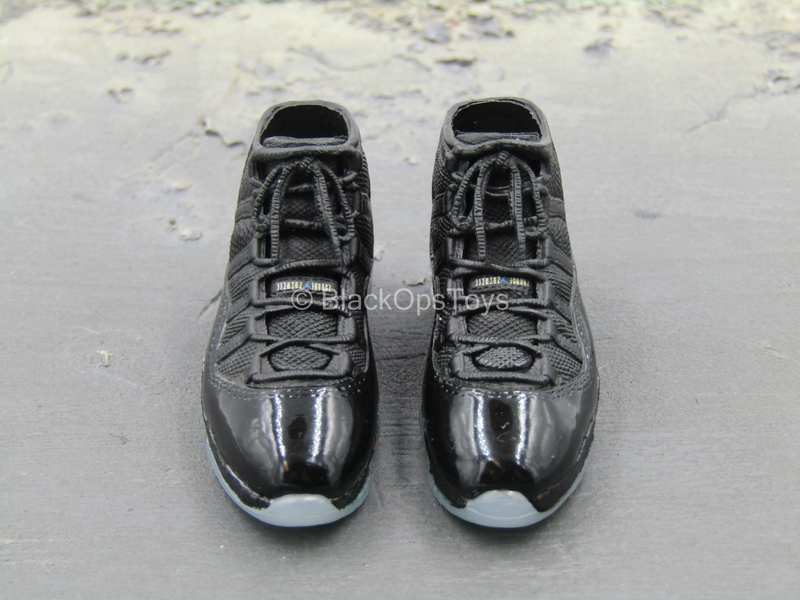 Load image into Gallery viewer, Black &amp; Blue Sneakers (Peg Type)
