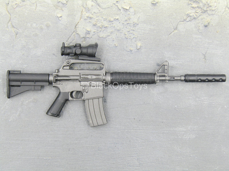 Load image into Gallery viewer, Terminator 2 - Sarah Connor - M4 Rifle w/Suppressor &amp; Scope
