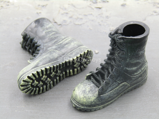 Polar Mountain Striker - Weathered Black Boots (Foot Type)