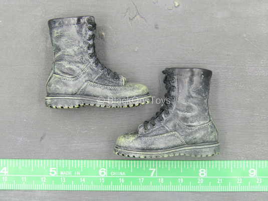 Polar Mountain Striker - Weathered Black Boots (Foot Type)