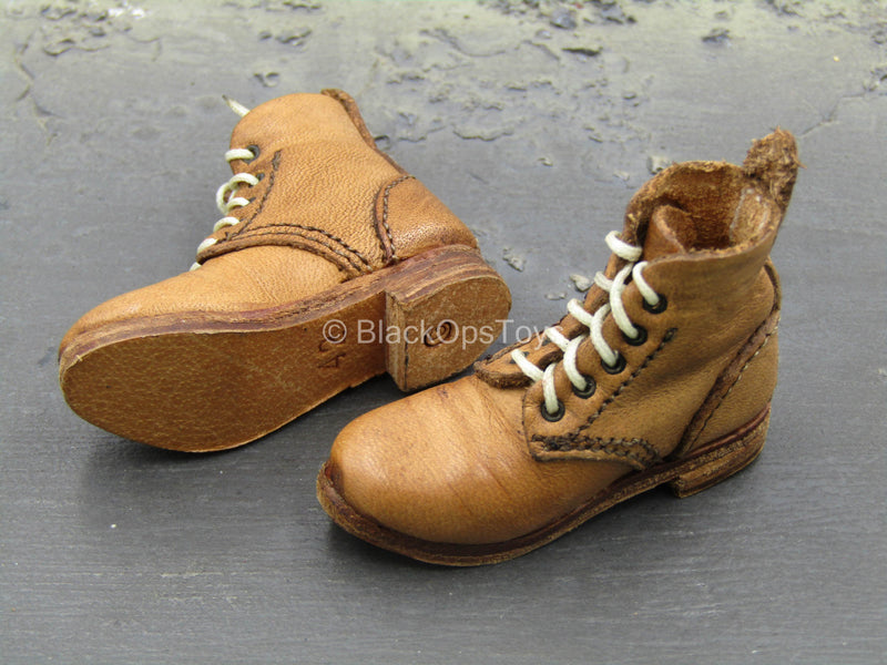Load image into Gallery viewer, WWII - Light Brown Leather Like Boots (Foot Type)
