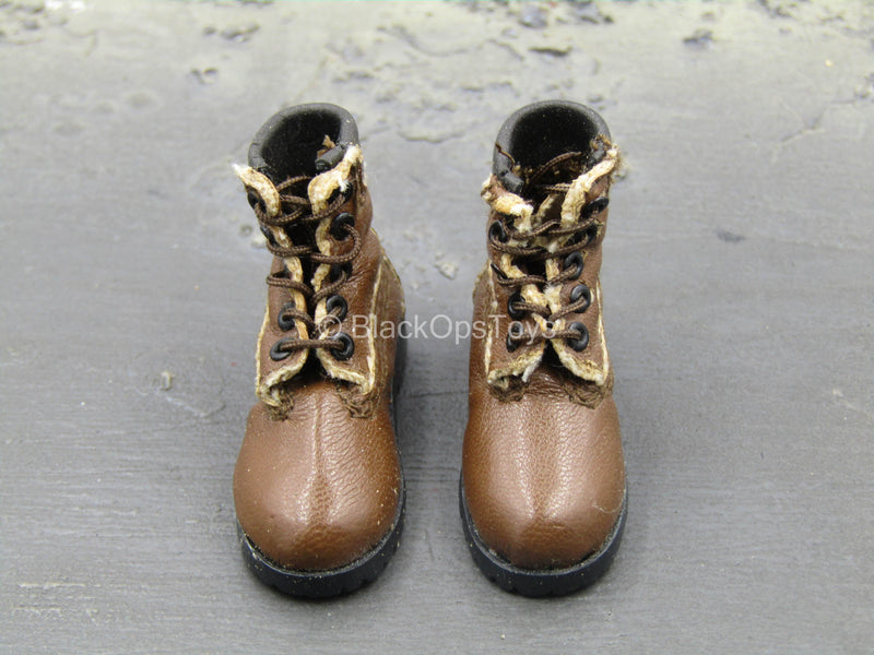 Load image into Gallery viewer, Female Brown Leather Like Hiking Boots (Foot Type)
