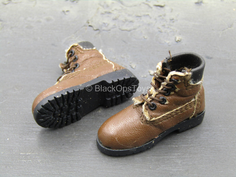 Load image into Gallery viewer, Female Brown Leather Like Hiking Boots (Foot Type)
