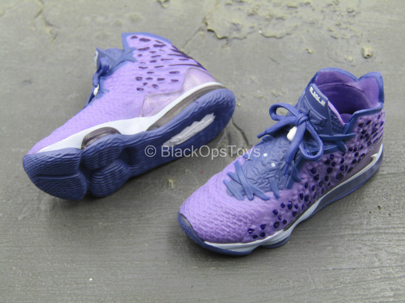 Load image into Gallery viewer, Los Angeles Lakers - LeBron James - LeBron 17 Shoes (Peg Type)

