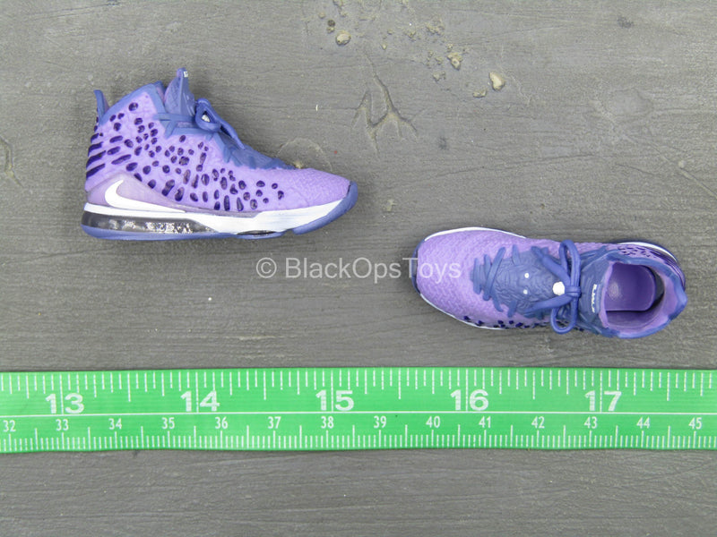 Load image into Gallery viewer, Los Angeles Lakers - LeBron James - LeBron 17 Shoes (Peg Type)
