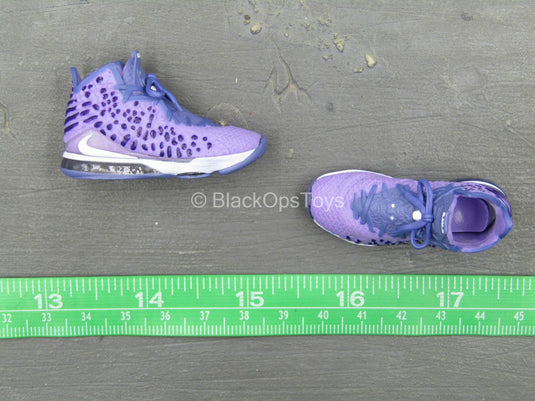 Los Angeles Lakers - LeBron James - LeBron 17 Shoes (Peg Type)