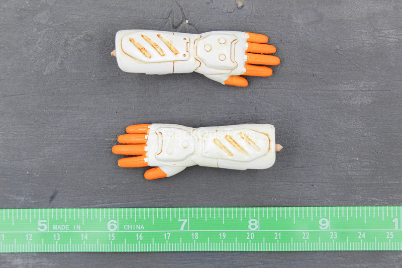 Load image into Gallery viewer, Zero Metal Chronicle - Falcon Z1 - White &amp; Orange Armored Gloves
