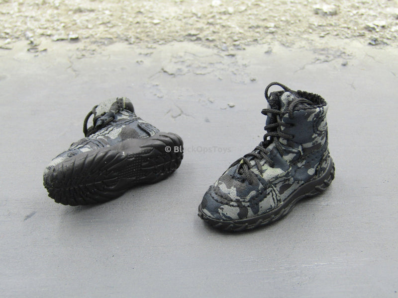 Load image into Gallery viewer, PMC Instructor Oakley Night Camo Combat Boots Foot Type
