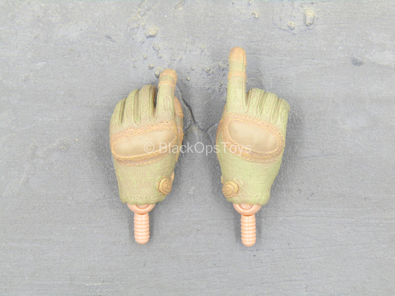 Load image into Gallery viewer, British Special Forces Group SAS - Tan &amp; Green Gloved Hand Set

