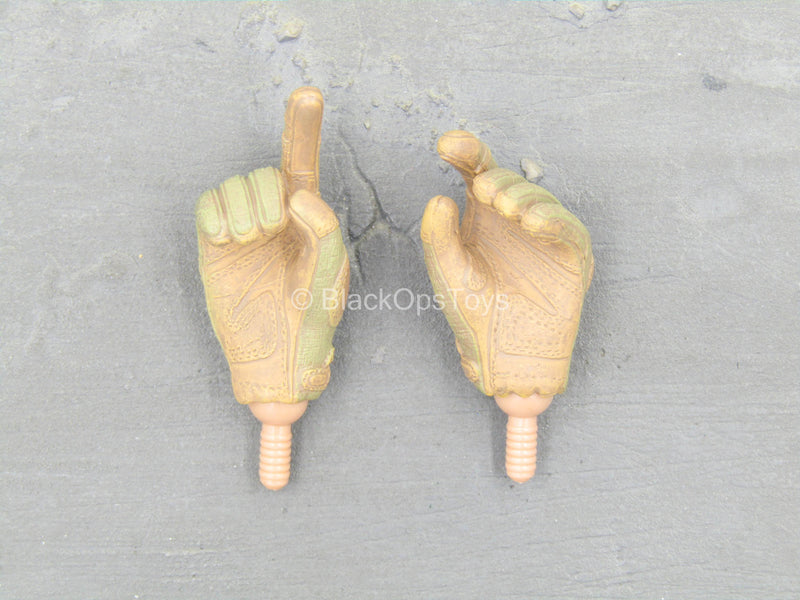 Load image into Gallery viewer, British Special Forces Group SAS - Tan &amp; Green Gloved Hand Set
