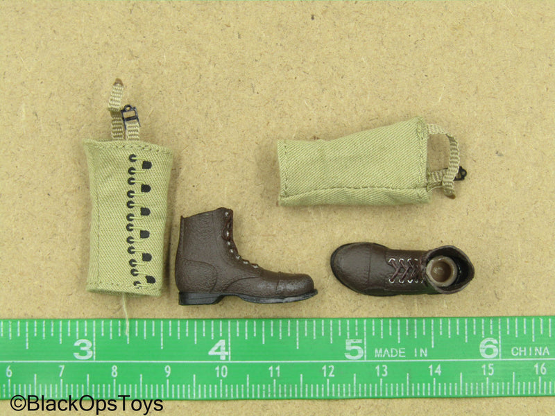 Load image into Gallery viewer, 1/12 - US Army Rangers - Brown Boots w/Gaiters (Peg Type)
